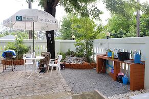 Chomlay Restaurant & Room for Rent