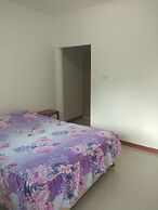 Chomlay Restaurant & Room for Rent