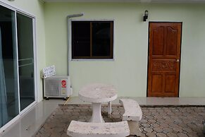 Chomlay Restaurant & Room for Rent