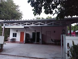 Chomlay Restaurant & Room for Rent