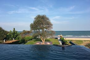 Baan Thew Talay Blue Sapphire 353