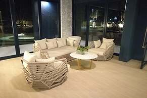 Baan Thew Talay Blue Sapphire 353