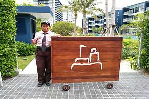 Baan Thew Talay Blue Sapphire