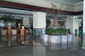 Cha-Am Grand Condotel