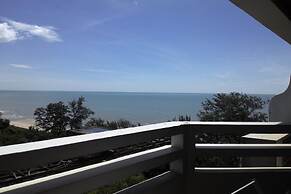 Cha-Am Grand Condotel