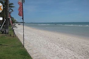 Cha-Am Grand Condotel