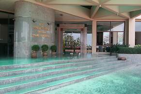 Cha-Am Grand Condotel