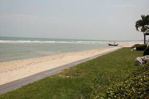 Cha-Am Grand Condotel