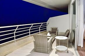 Sandy Beach Condo 15E