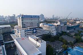 Holiday Inn Express Bangkok Soi Soonvijai by IHG