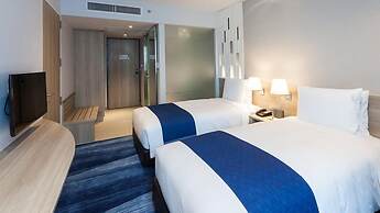 Holiday Inn Express Bangkok Soi Soonvijai by IHG