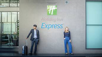 Holiday Inn Express Bangkok Soi Soonvijai by IHG