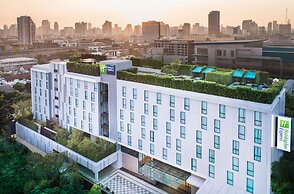 Holiday Inn Express Bangkok Soi Soonvijai by IHG