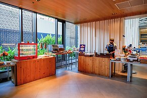 Holiday Inn Express Bangkok Soi Soonvijai by IHG