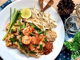 Holiday Inn Express Bangkok Soi Soonvijai by IHG