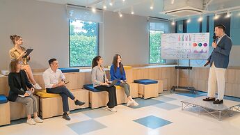 Holiday Inn Express Bangkok Soi Soonvijai by IHG