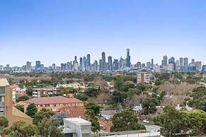 St Kilda Penthouse with Panaromic Bay and City View