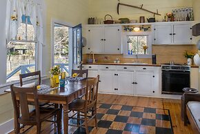 Maison D'Memoire Bed & Breakfast Cottages