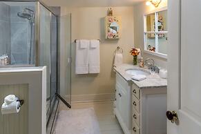 Maison D'Memoire Bed & Breakfast Cottages