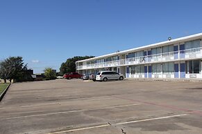 LoneStar Inn & Suites