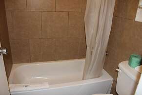 LoneStar Inn & Suites