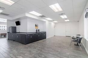 LoneStar Inn & Suites