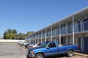 LoneStar Inn & Suites