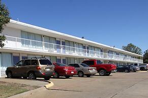 LoneStar Inn & Suites