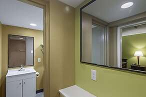 LoneStar Inn & Suites