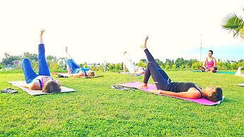 Bungalow White Apartments and Suites