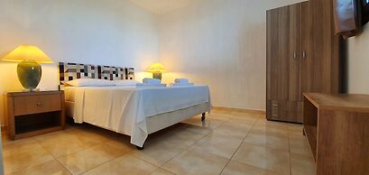 Bungalow White Apartments and Suites