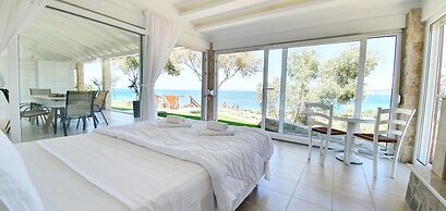 Bungalow White Apartments and Suites