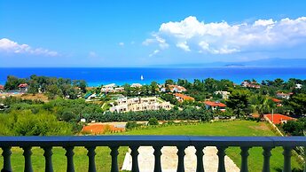 Bungalow White Apartments and Suites