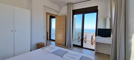 Bungalow White Apartments and Suites