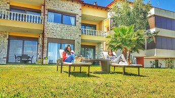 Bungalow White Apartments and Suites