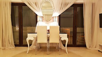 Bungalow White Apartments and Suites