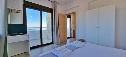 Bungalow White Apartments and Suites