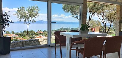 Bungalow White Apartments and Suites