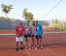 Bungalow White Apartments and Suites