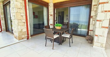 Bungalow White Apartments and Suites