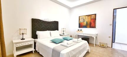 Bungalow White Apartments and Suites