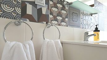 Bungalow White Apartments and Suites