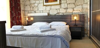 Bungalow White Apartments and Suites