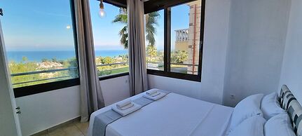 Bungalow White Apartments and Suites