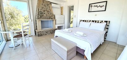 Bungalow White Apartments and Suites