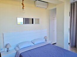 Bungalow White Apartments and Suites