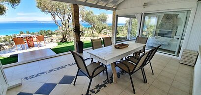 Bungalow White Apartments and Suites