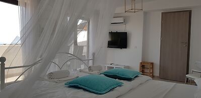 Bungalow White Apartments and Suites