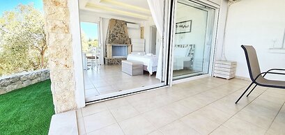 Bungalow White Apartments and Suites