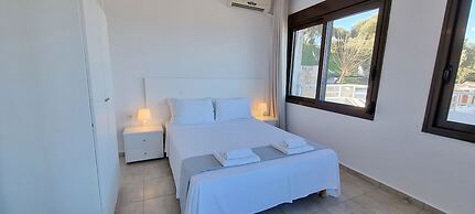 Bungalow White Apartments and Suites